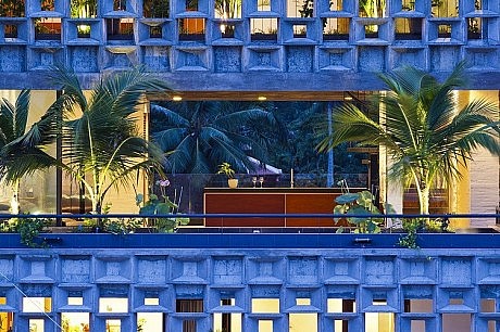 Binh Thanh House by Vo Trong Nghia and Sanuki + Nishizawa