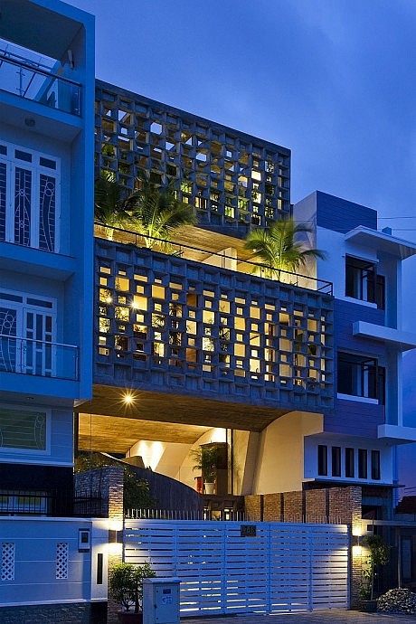 Binh Thanh House by Vo Trong Nghia and Sanuki + Nishizawa