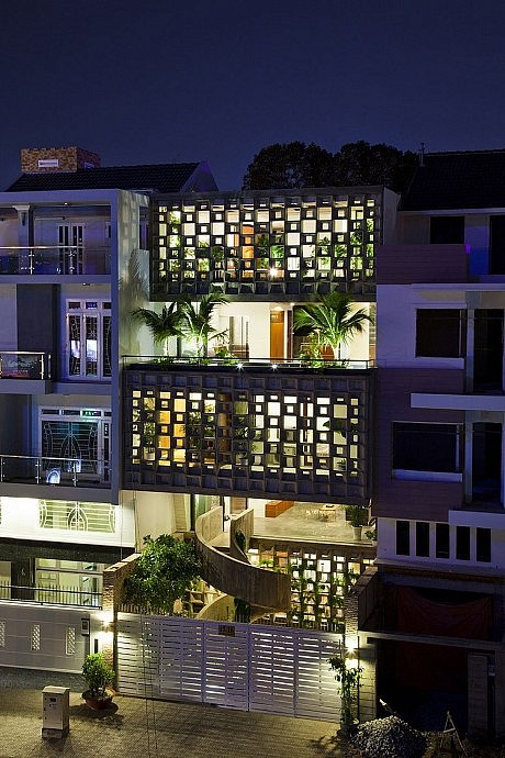 Binh Thanh House by Vo Trong Nghia and Sanuki + Nishizawa