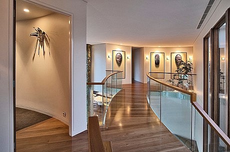 Central Beach House by Mark Gacesa