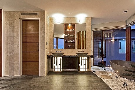 Central Beach House by Mark Gacesa