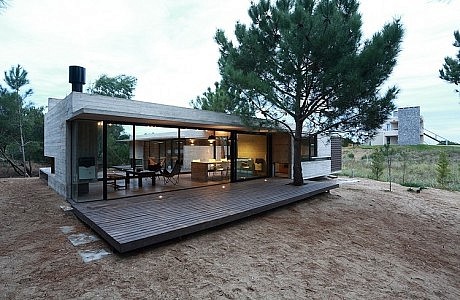 Casa Carassale by BAK Arquitectos