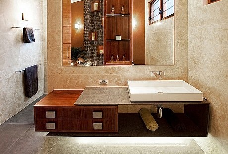 Central Beach House by Mark Gacesa