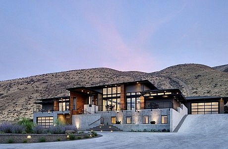 Badger Mountain House by First Lamp Architecture