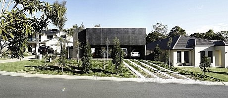 Bisley Beach House by James Russell Architect