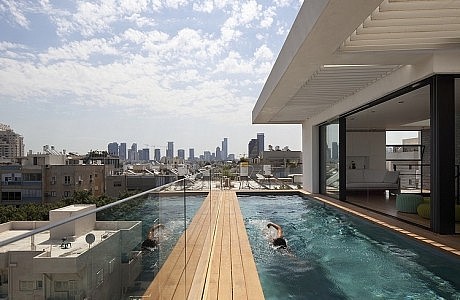 Tel Aviv Townhouse by Pitsou Kedem Architect