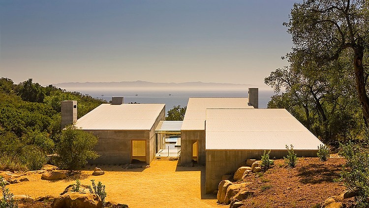 Toro Canyon Residence by Shubin + Donaldson Architects