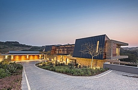 Albizia House by Metropole Architects