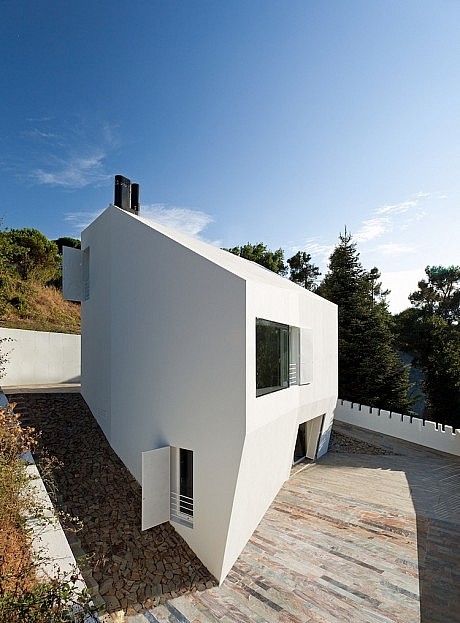 Vallvidrera House by YLAB Arquitectos