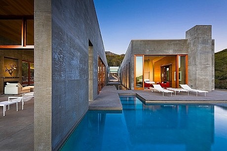 Toro Canyon Residence by Shubin + Donaldson Architects