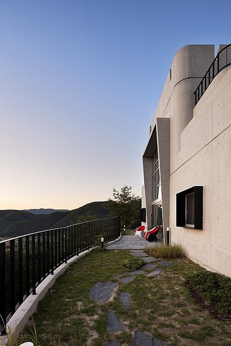 House on the Cliff by Studio_GAON