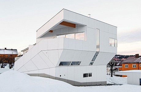 The Polite House by JVA