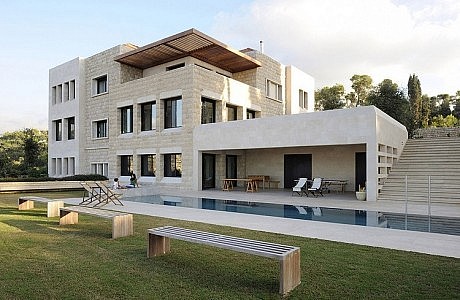 Villa Yarze by Raëd Abillama Architects