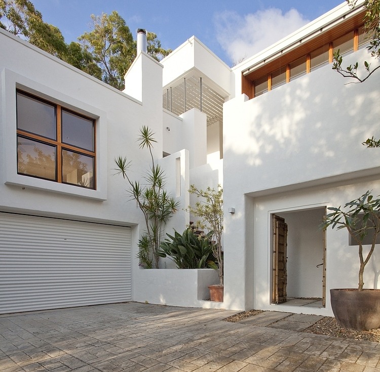 The Sunshine Beach House by Wilson Architects