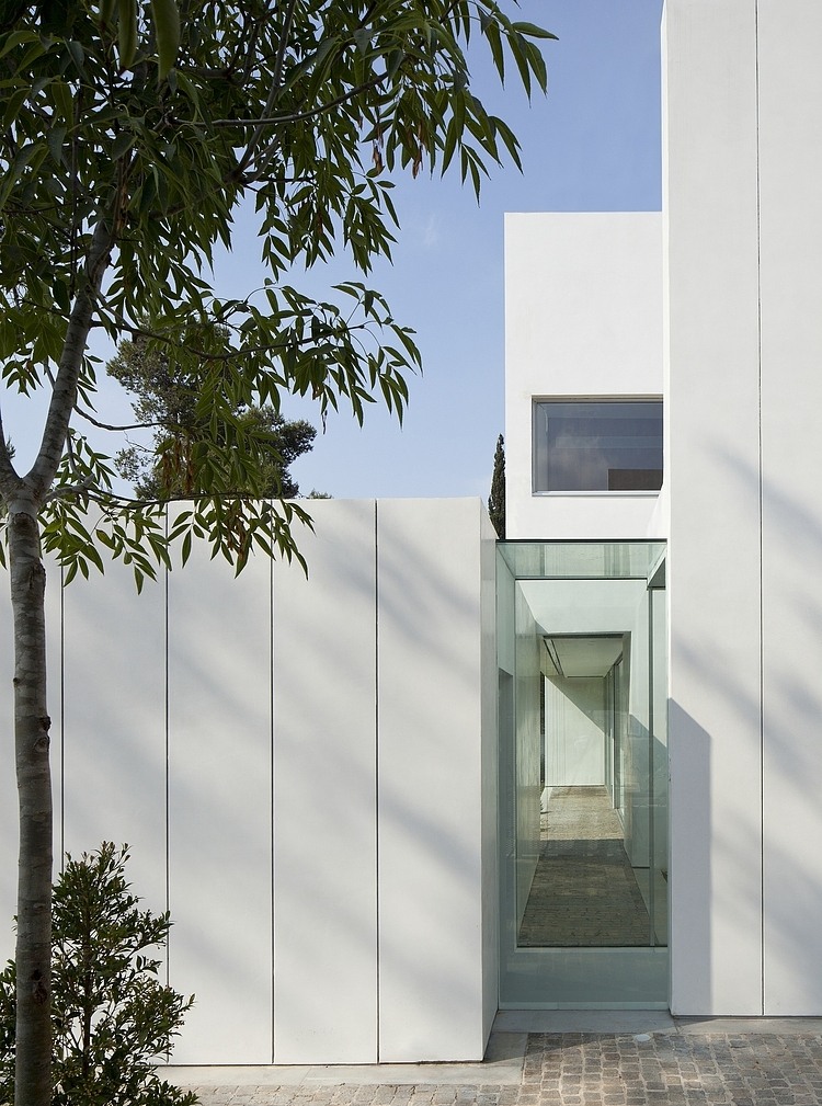 RI House by Paritzki & Liani Architects