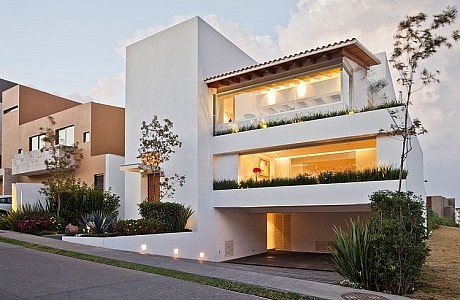 Encinos II by Almazán y Arquitectos Asociados