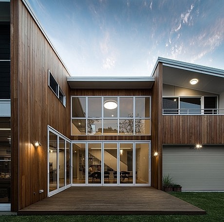 Cooks Hill Residence by Bourne Blue Architecture