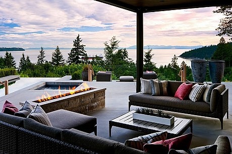 West Vancouver Residence by Claudia Leccacorvi