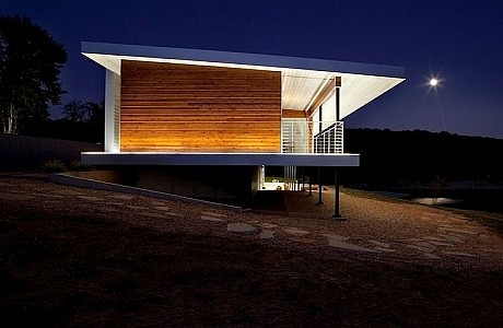 Postcard House by Hufft Projects