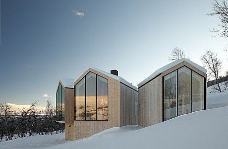 Split View Mountain Lodge by Reiulf Ramstad Arkitekter