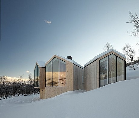 Split View Mountain Lodge by Reiulf Ramstad Arkitekter