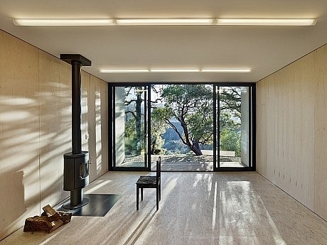 Moose Road Residence by Mork Ulnes Architects