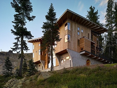 Crow's Nest Residence by Mt. Lincoln Construction