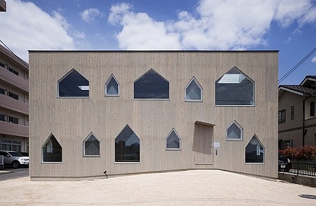 House in Jigozen by Suppose Design Office