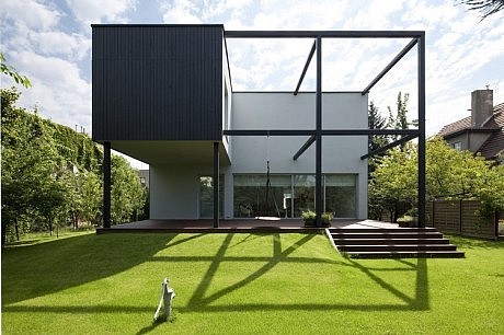 Black Cube House by Kameleonlab