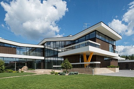 Country House by Leonovich Arseny