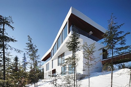 Grands Jardins Residence by Bourgeois / Lechasseur Architectes