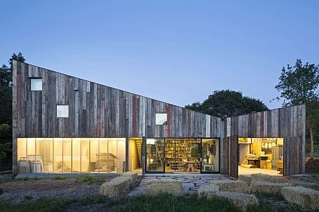 Meier Road Barn by Mork Ulnes Architects