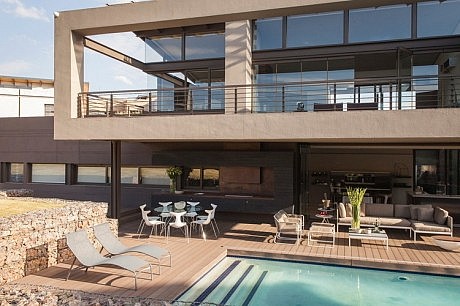 House Duk by Nico van der Meulen Architects