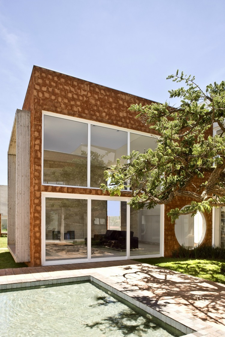 Taquari House by Ney Lima