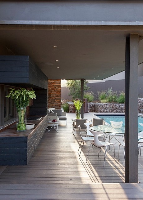 House Duk by Nico van der Meulen Architects