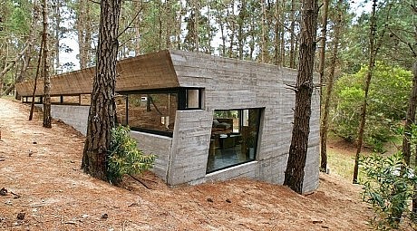 Concrete House by Besonias Almeida