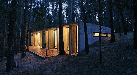 Concrete House by Besonias Almeida