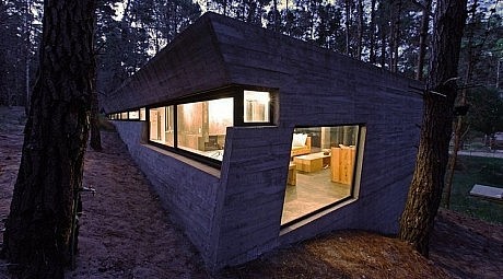 Concrete House by Besonias Almeida