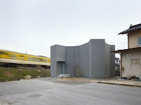 House In Miyoshi by Suppose Design Office