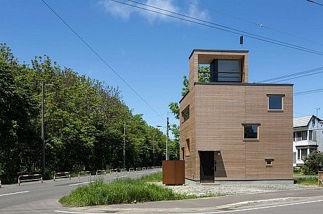 Floor & Floor House by Akasaka Shinichiro Atelier