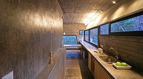 Concrete House by Besonias Almeida