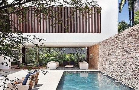 AH House by Studio Guilherme Torres