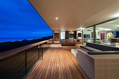 Eagle Bay Beach House by Zorzi South
