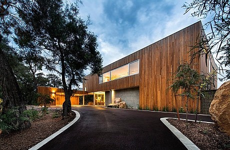 Eagle Bay Beach House by Zorzi South