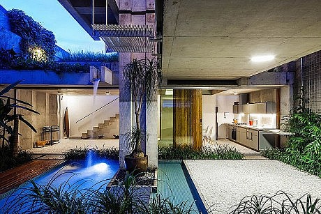 Weekend House by SPBR