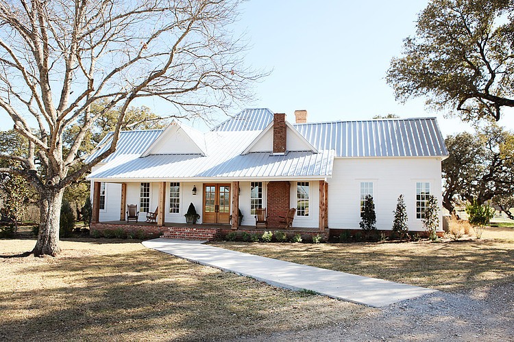 Farmhouse by Magnolia Homes