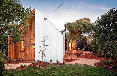 Beach House by Auhaus Architecture