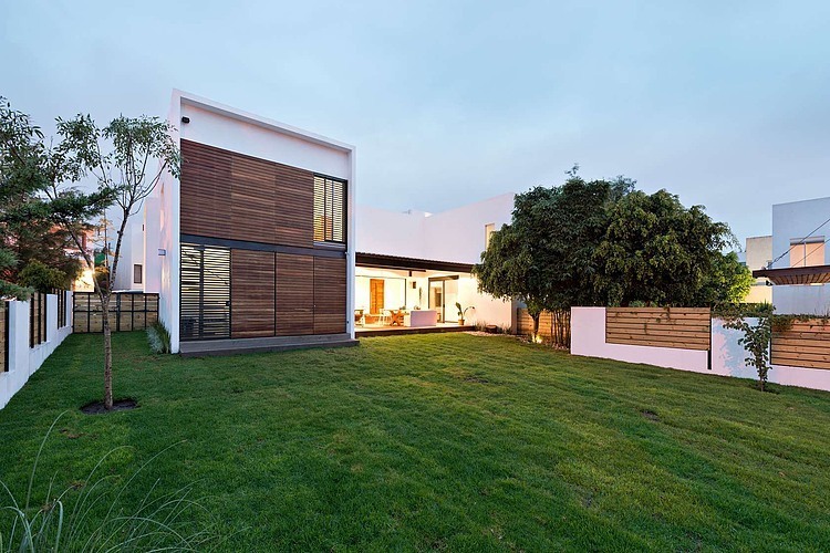 Casa ATT by Dionne Arquitectos