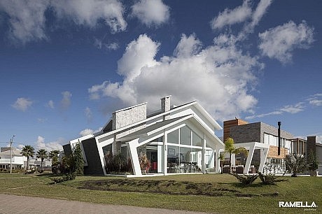 Shingle Residence by Ramella Arquitetura