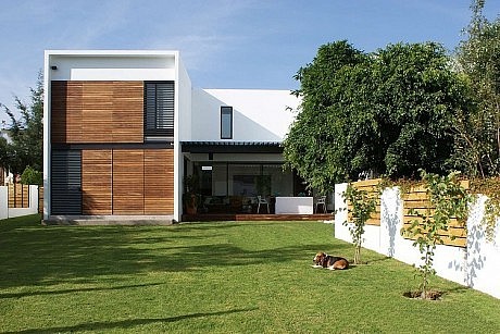 Casa ATT by Dionne Arquitectos